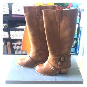 🎊🎉MUST GO-MOVING Tall Tan Winter Boots! ❄️👢